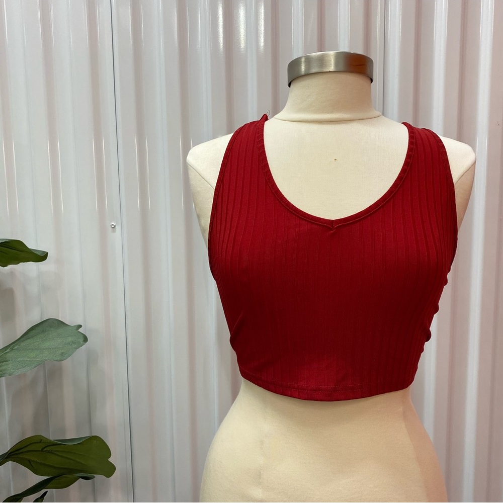 Red ribbed halter top‎